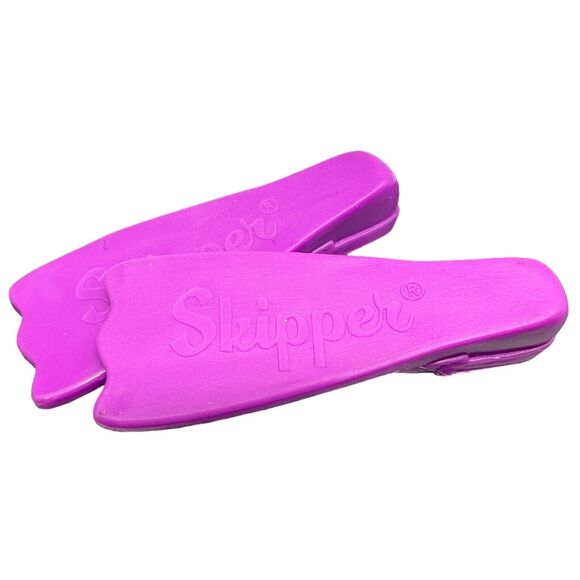 2017 Barbie Pink Passport Skipper Doll & Tiki Hut Playset Purple Flippers CRB14 - Picture 5 of 5